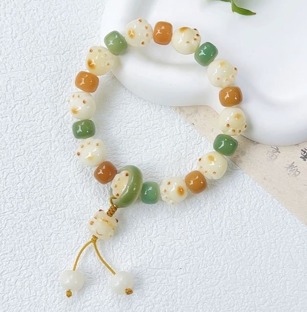Exquisitely Carved Cat Paw Bodhi Bracelet